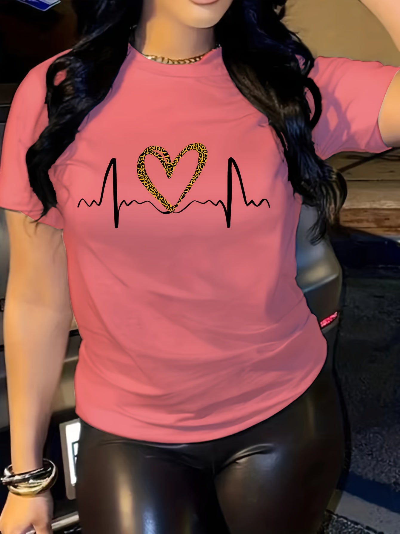 Leopard Heart Print Comfy T-Shirt, Round Neck Short Sleeve Sports Tee, Women's Activewear