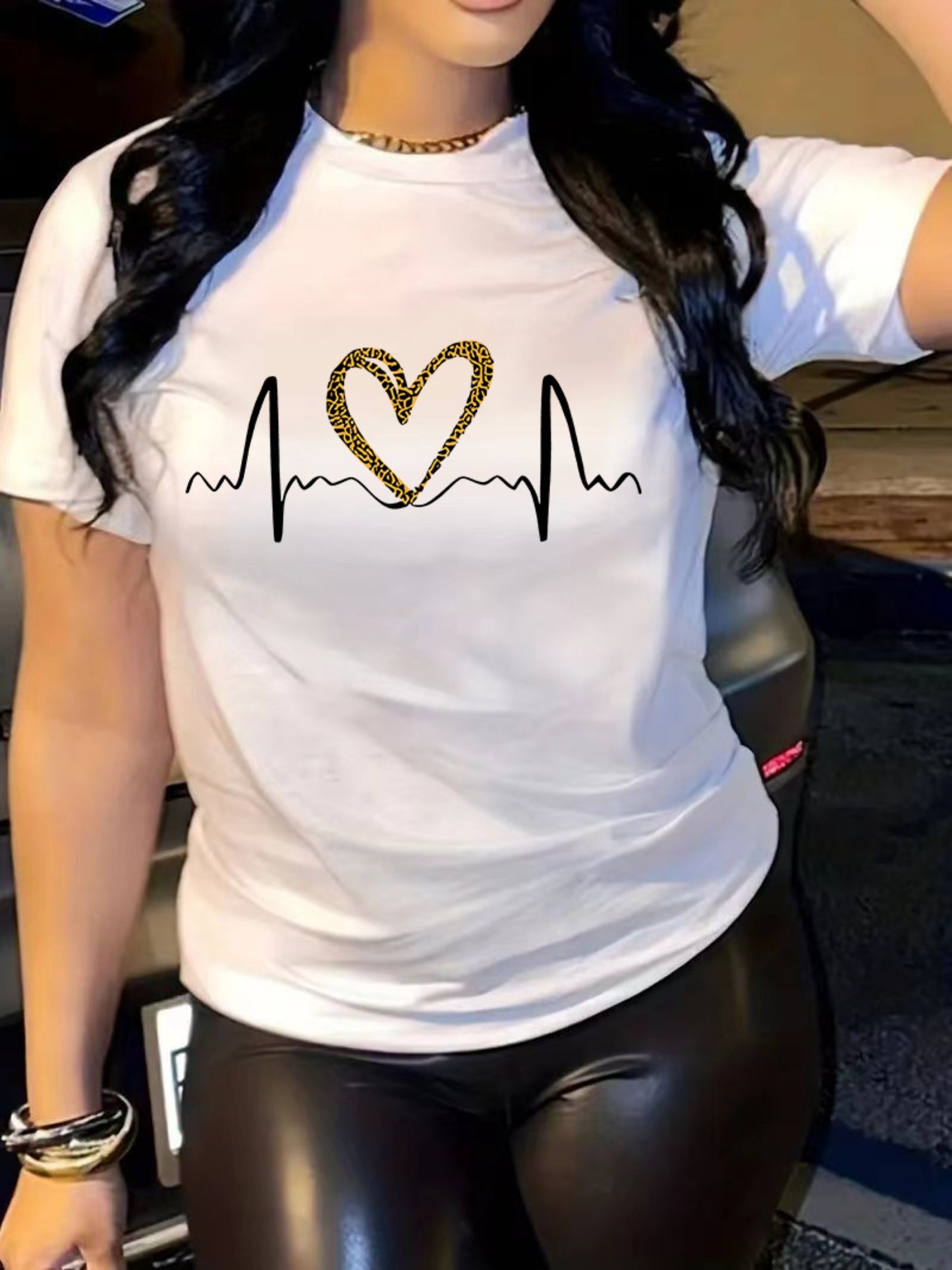 Leopard Heart Print Comfy T-Shirt, Round Neck Short Sleeve Sports Tee, Women's Activewear