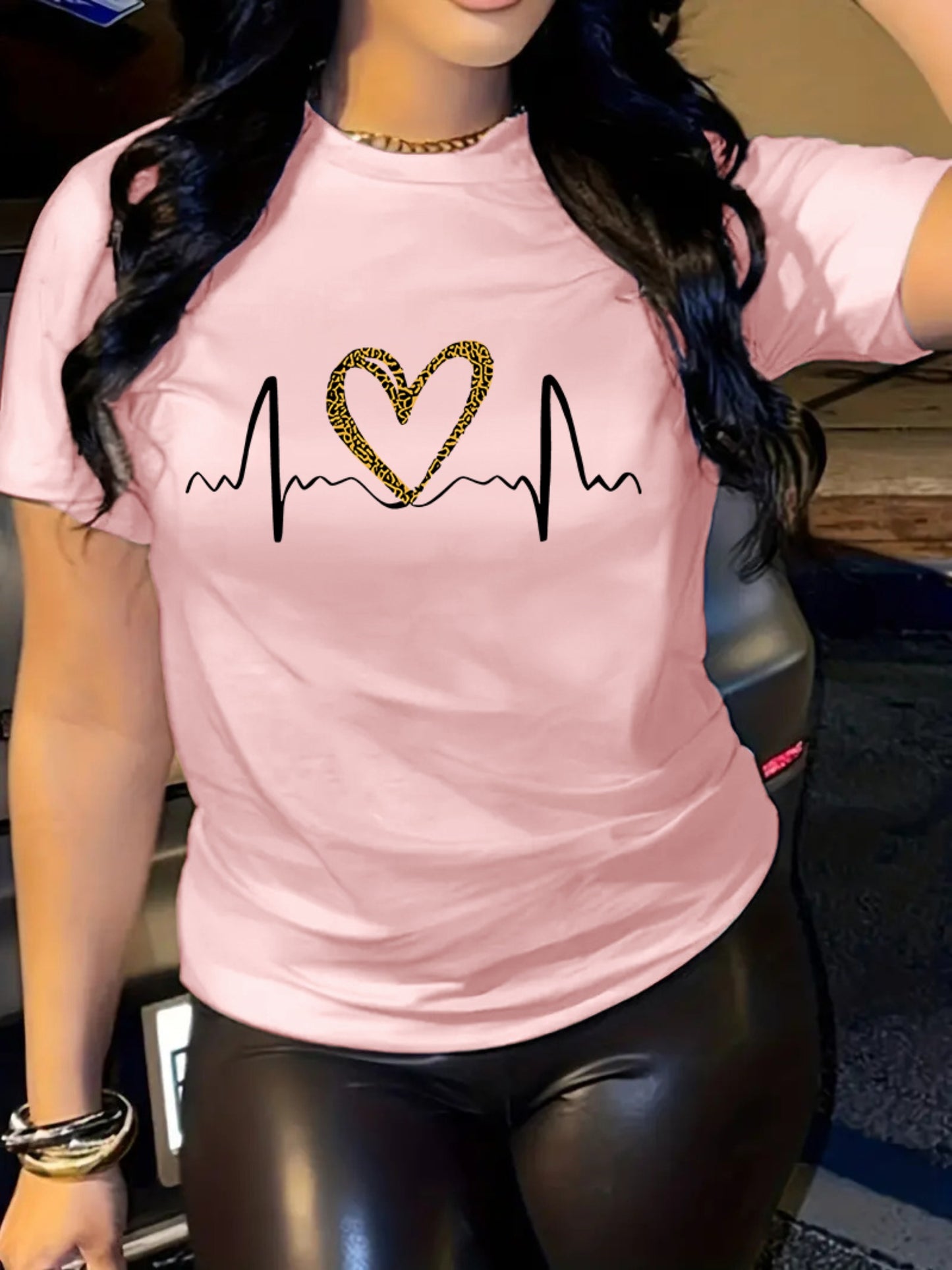 Leopard Heart Print Comfy T-Shirt, Round Neck Short Sleeve Sports Tee, Women's Activewear