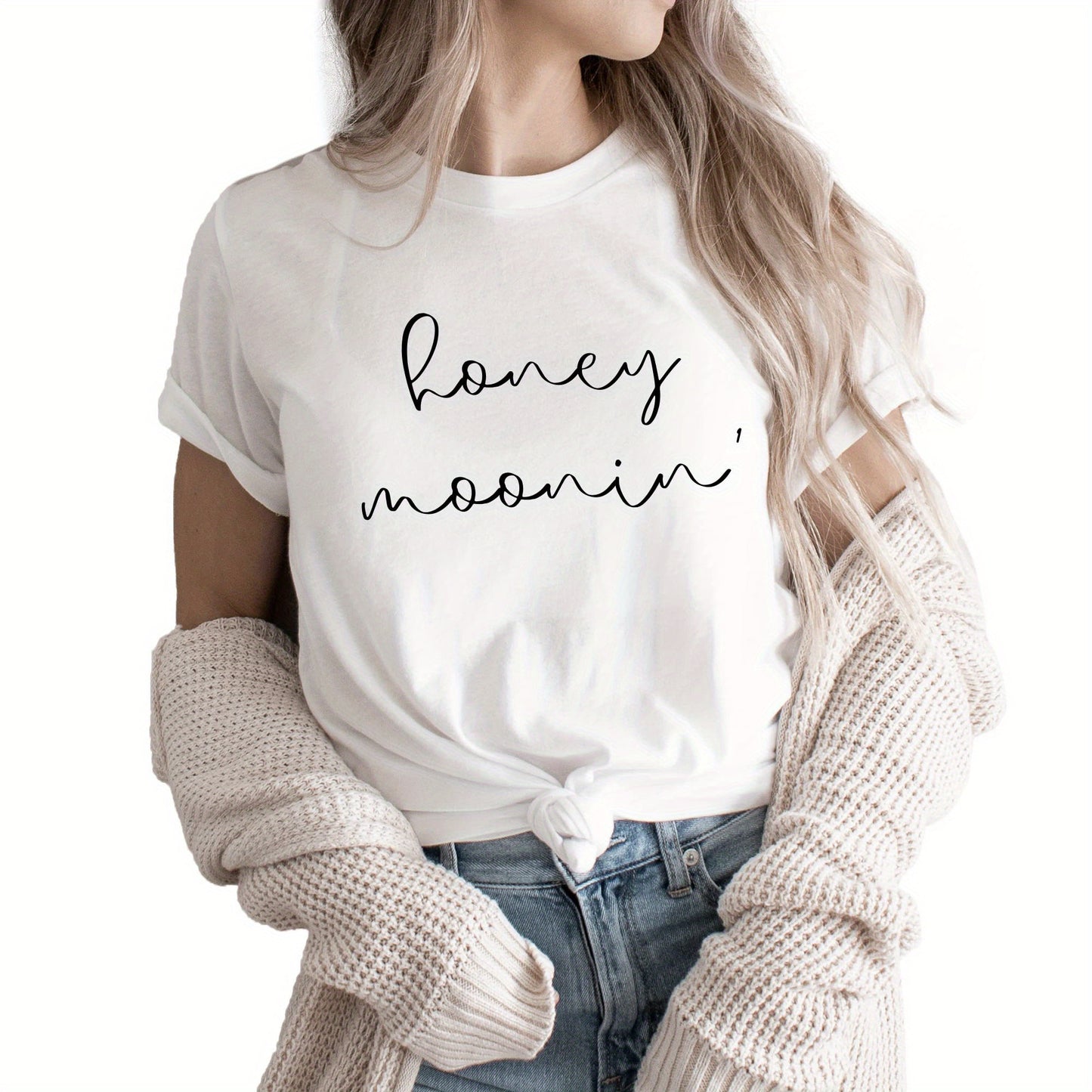 Bride Shirt, Honeymoonin' Mrs Shirt, Cute Bride Gift, Bride honeymoon Shirt, Getting Married Shirt, Engaged Shirt, Honeymoon Shirt, Mrs Shirt, Honeymoon Tshirt Unisex Womens Tee Script Mrs