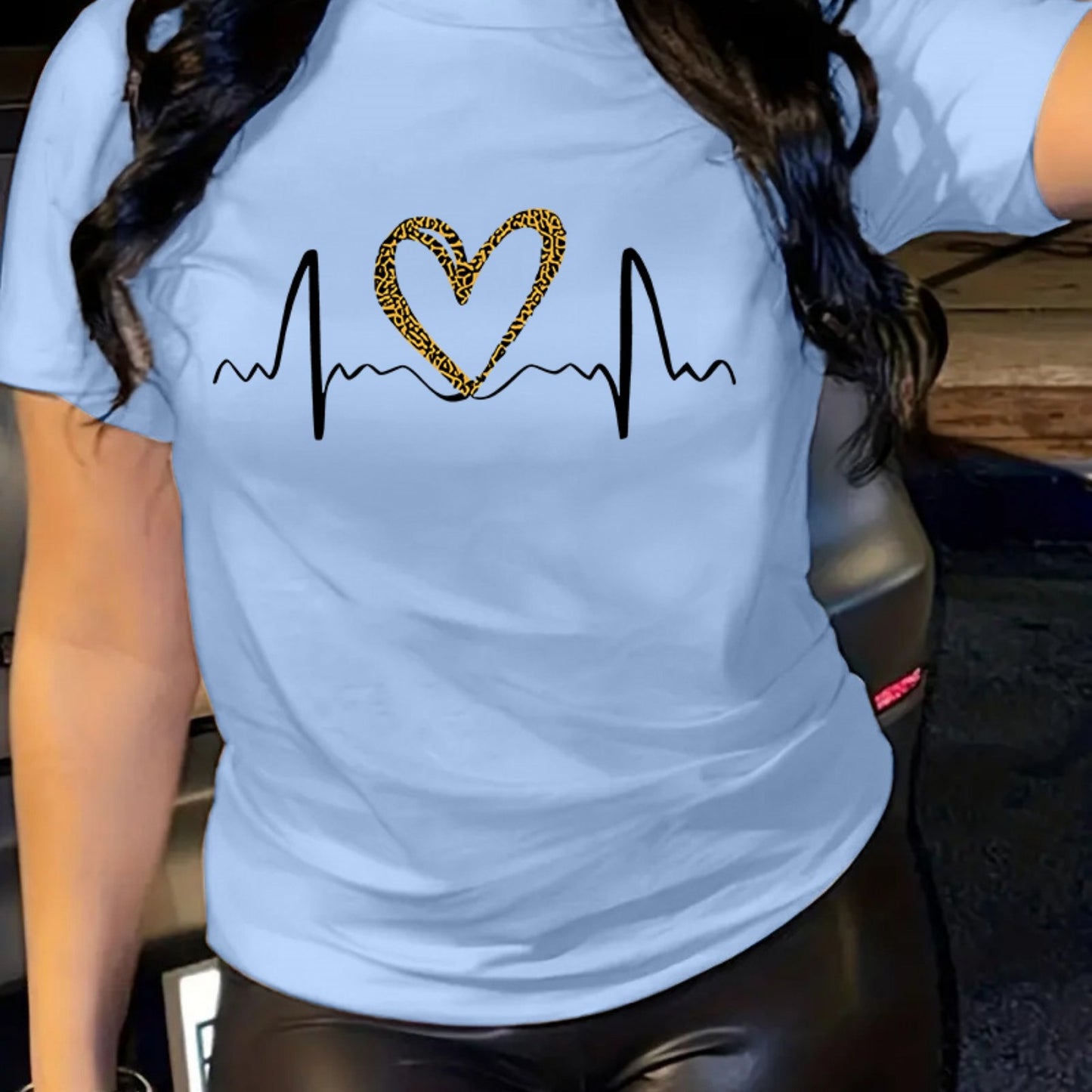 Leopard Heart Print Comfy T-Shirt, Round Neck Short Sleeve Sports Tee, Women's Activewear