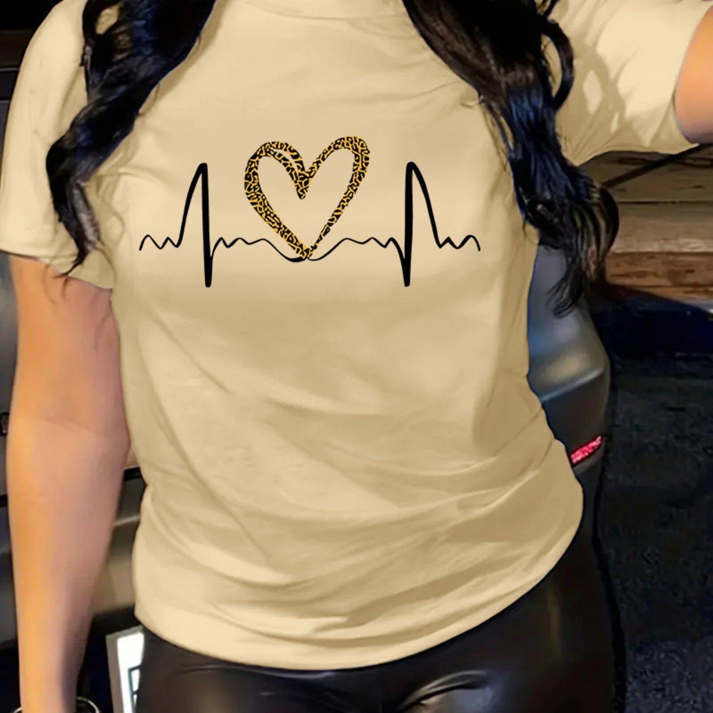 Leopard Heart Print Comfy T-Shirt, Round Neck Short Sleeve Sports Tee, Women's Activewear