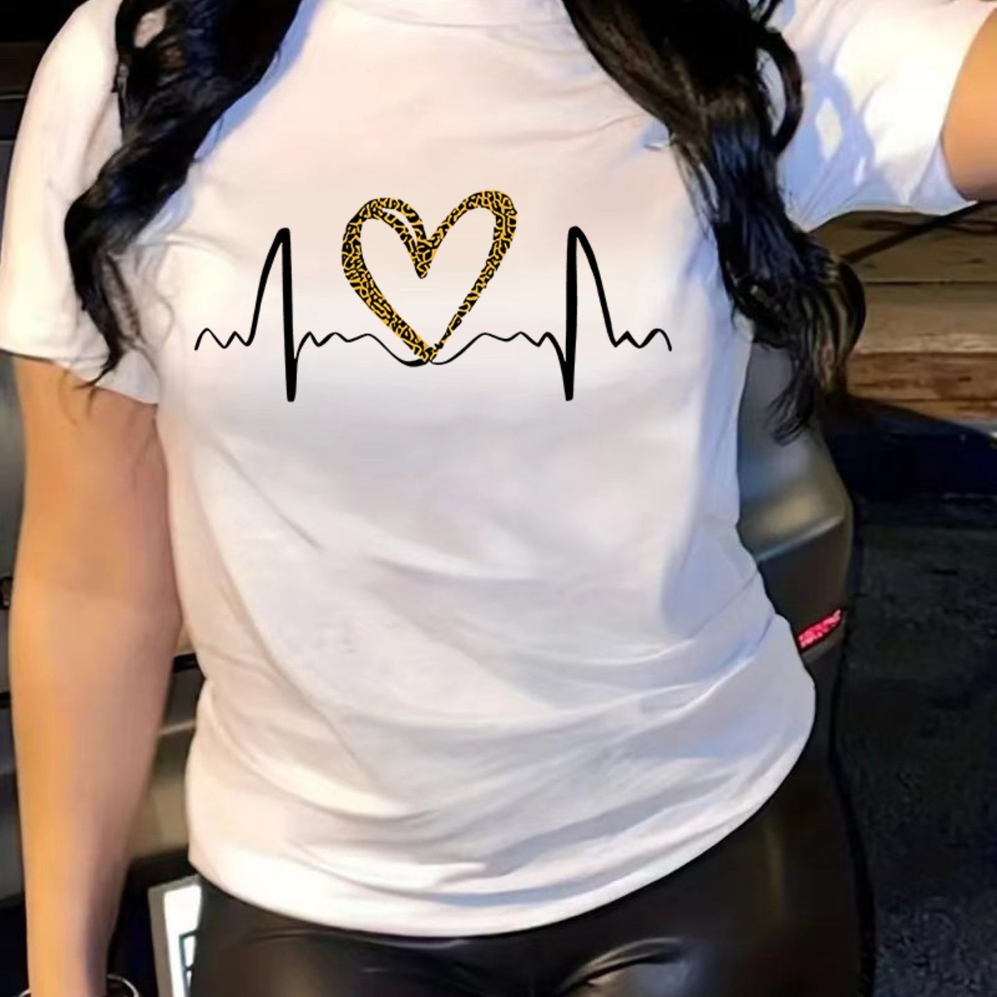 Leopard Heart Print Comfy T-Shirt, Round Neck Short Sleeve Sports Tee, Women's Activewear