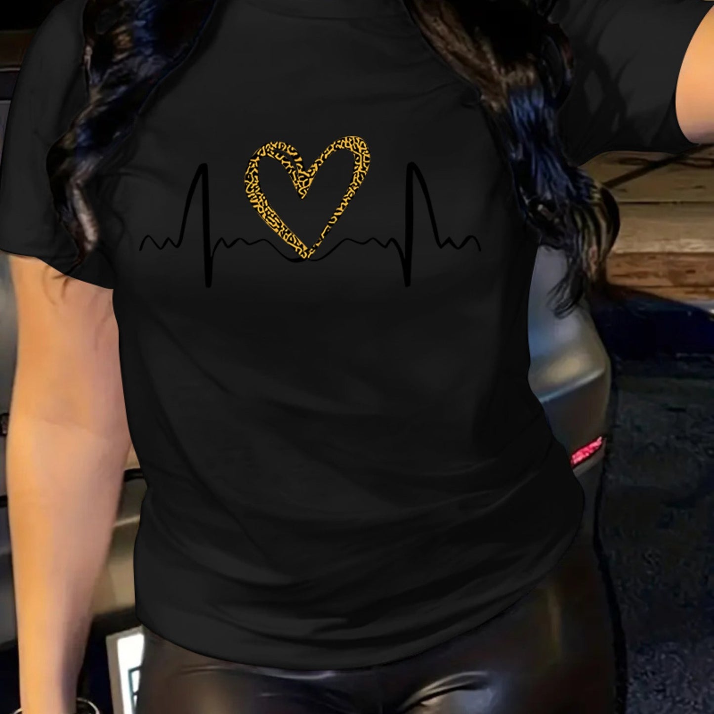 Leopard Heart Print Comfy T-Shirt, Round Neck Short Sleeve Sports Tee, Women's Activewear