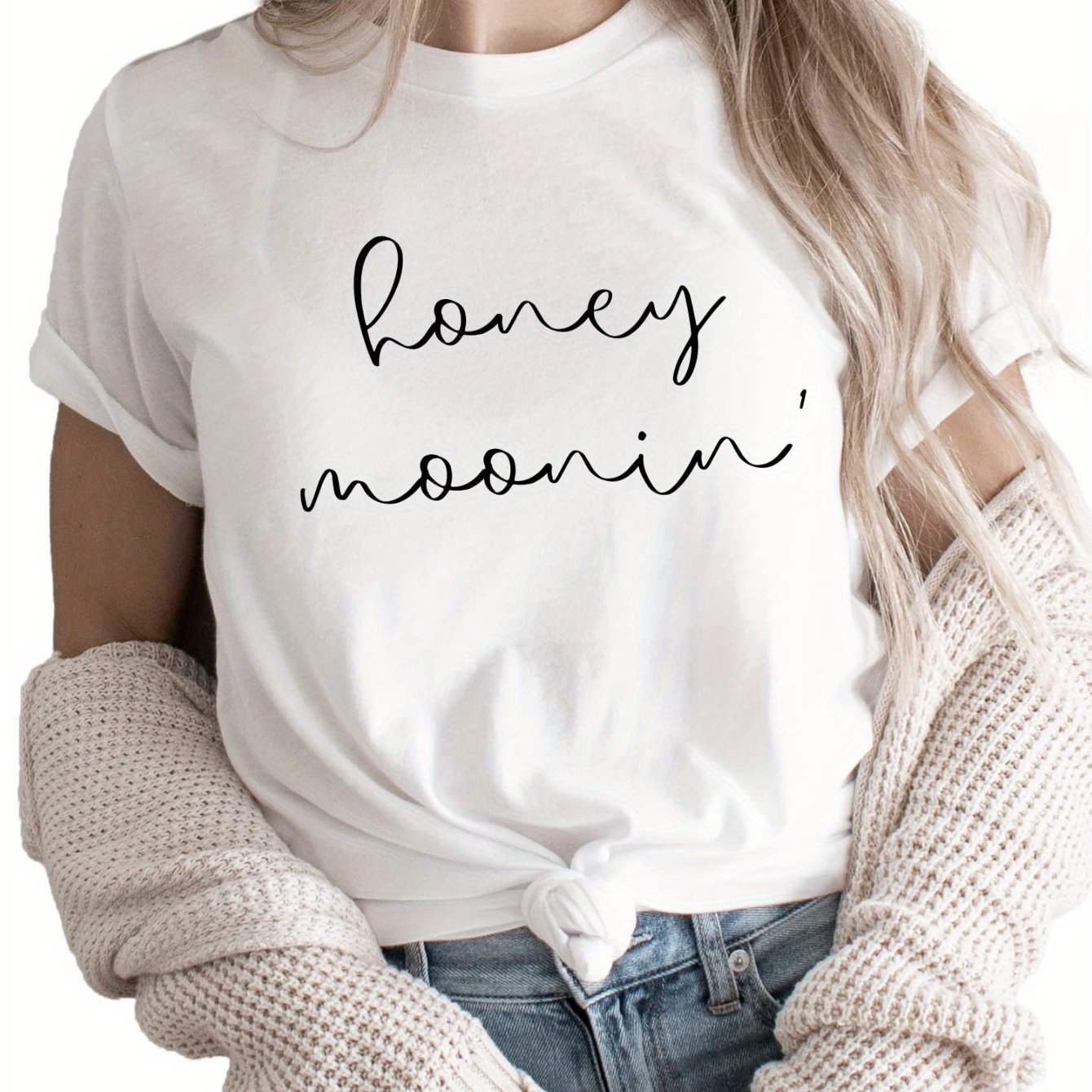 Bride Shirt, Honeymoonin' Mrs Shirt, Cute Bride Gift, Bride honeymoon Shirt, Getting Married Shirt, Engaged Shirt, Honeymoon Shirt, Mrs Shirt, Honeymoon Tshirt Unisex Womens Tee Script Mrs