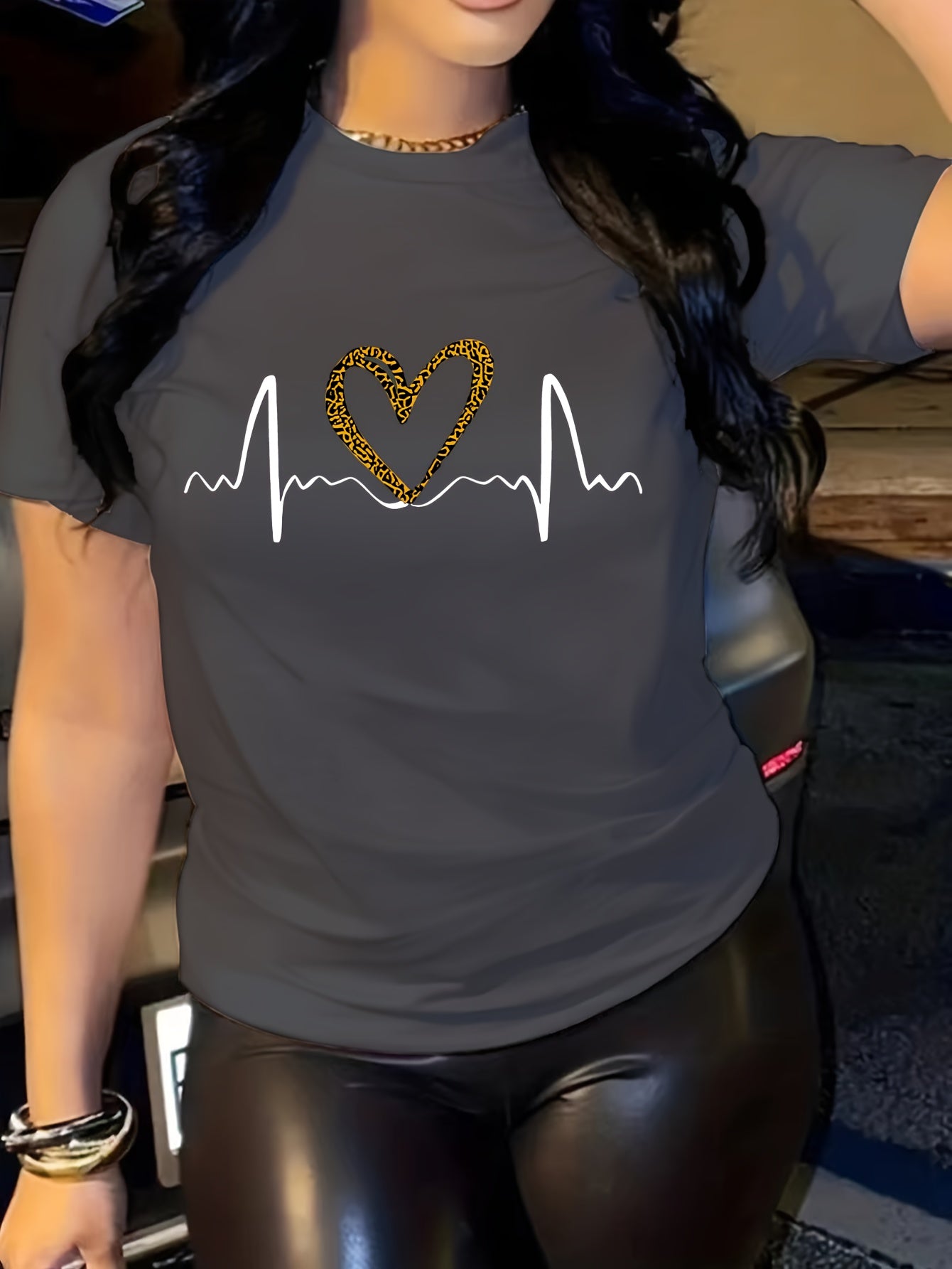 Leopard Heart Print Comfy T-Shirt, Round Neck Short Sleeve Sports Tee, Women's Activewear