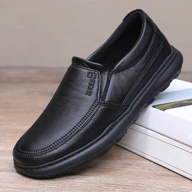 Men Loafers Light Leather Casual Shoes Autumn Male Outdoor Walking Shoes Comfortable Mens Sneakers Soft Loafers Men's Shoes