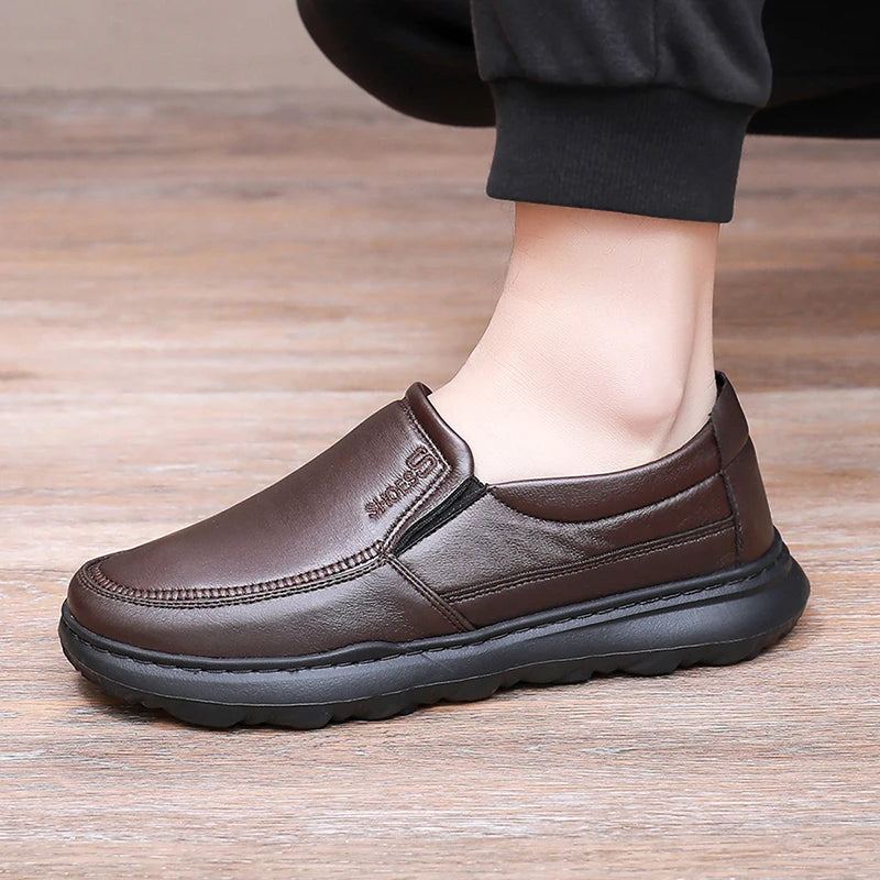 Men Loafers Light Leather Casual Shoes Autumn Male Outdoor Walking Shoes Comfortable Mens Sneakers Soft Loafers Men's Shoes