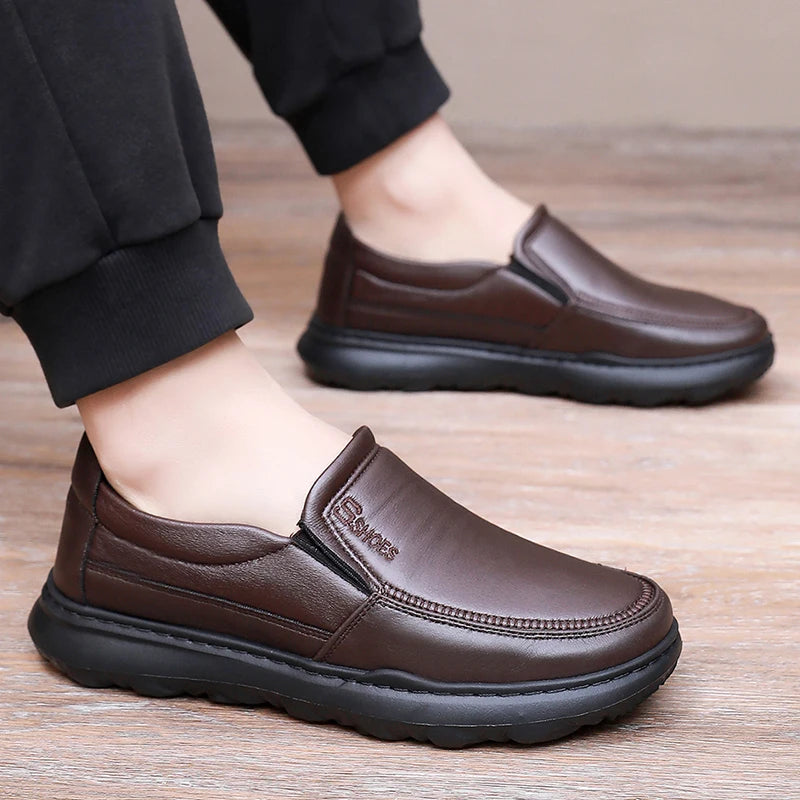 Men Loafers Light Leather Casual Shoes Autumn Male Outdoor Walking Shoes Comfortable Mens Sneakers Soft Loafers Men's Shoes