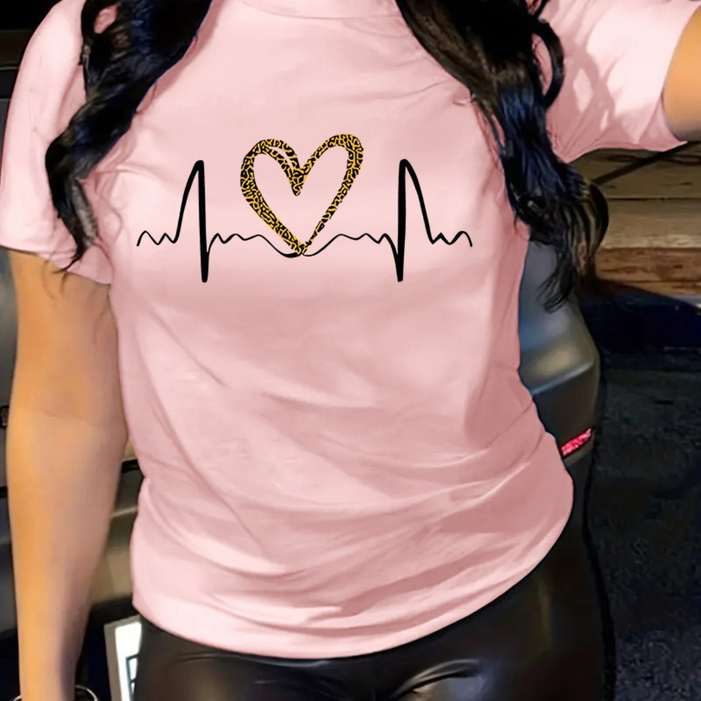 Leopard Heart Print Comfy T-Shirt, Round Neck Short Sleeve Sports Tee, Women's Activewear